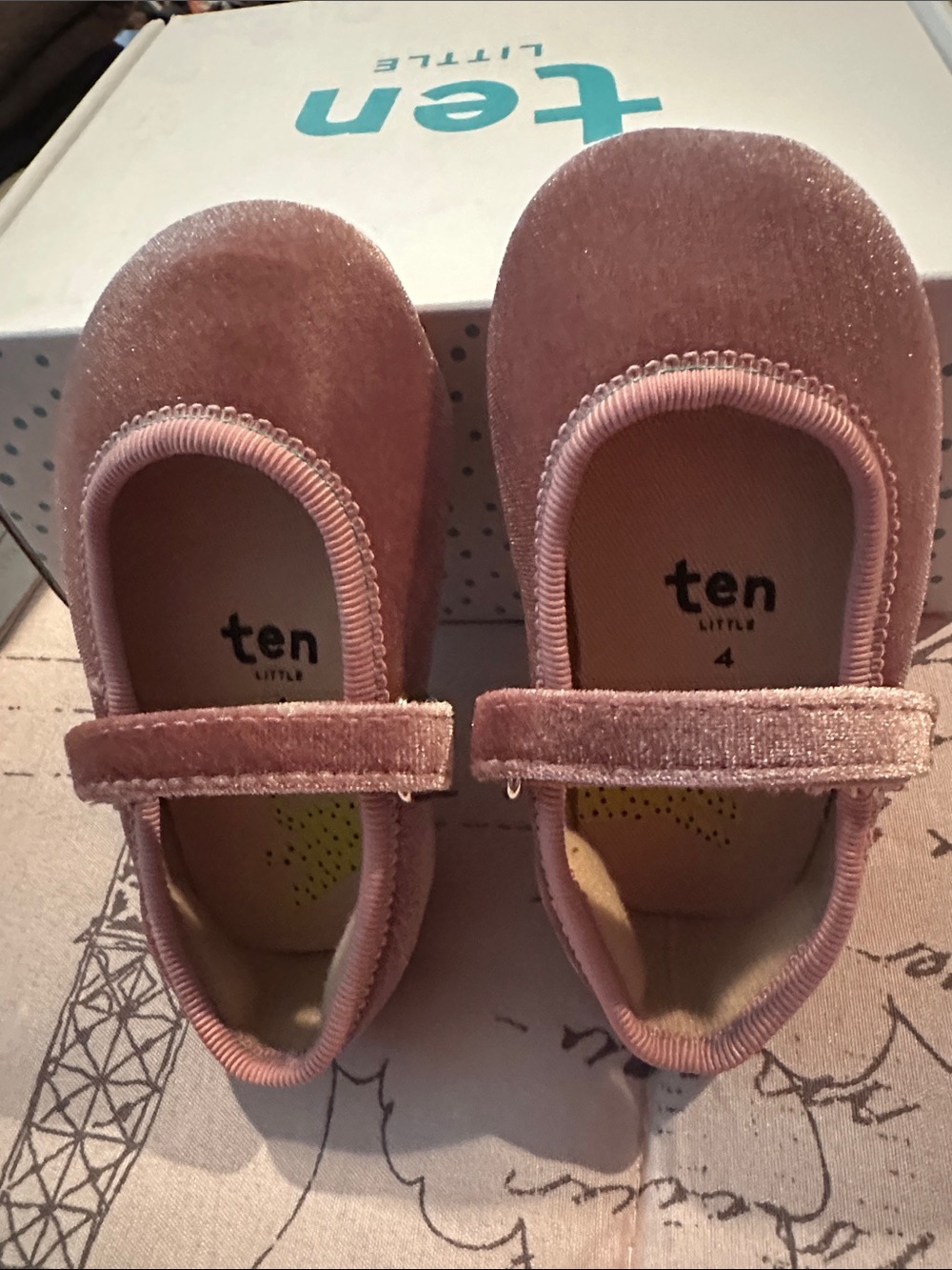 Ten Little Velvet Ballet Flats in
Dusty Rose size 4(baby girl)
